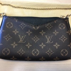 Louis Vuitton Pallas Clutch Noir